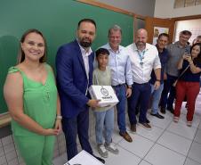 Volta às aulas e entrega de kits escolares