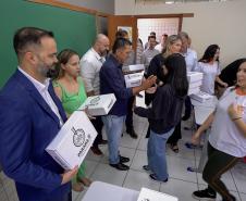 Volta às aulas e entrega de kits escolares
