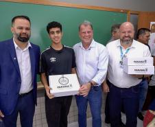 Volta às aulas e entrega de kits escolares