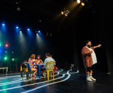 Museu de Arte Contemporânea do Paraná (MAC Paraná) - No MAC no MON, a artista Guita Soifer apresenta a exposição a Trama Intrincada do Tempo que traz pinturas, esculturas, fotografias, gravuras, vídeos e instalações explorando o tempo, a memória e as transformações da matéria