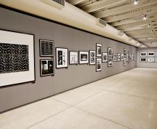 Museu de Arte Contemporânea do Paraná (MAC Paraná) - No MAC no MON, a artista Guita Soifer apresenta a exposição a Trama Intrincada do Tempo que traz pinturas, esculturas, fotografias, gravuras, vídeos e instalações explorando o tempo, a memória e as transformações da matéria