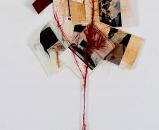 Museu de Arte Contemporânea do Paraná (MAC Paraná) - No MAC no MON, a artista Guita Soifer apresenta a exposição a Trama Intrincada do Tempo que traz pinturas, esculturas, fotografias, gravuras, vídeos e instalações explorando o tempo, a memória e as transformações da matéria