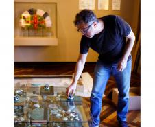 Museu Paranaense (MUPA) - Mostra “Ephemera/Perpétua” – Com caráter amplamente multidisciplinar, a exposição Ephemera/Perpétua traz mais de 180 peças do acervo do Museu Paranaense, que é um dos mais importantes da América Latina nos campos da antropologia, arqueologia e história. Foto: Mariana Alves