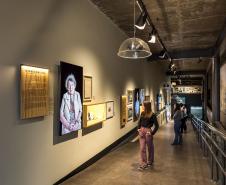 Museu de Arte Contemporânea do Paraná (MAC Paraná) - No MAC no MON, a artista Guita Soifer apresenta a exposição a Trama Intrincada do Tempo que traz pinturas, esculturas, fotografias, gravuras, vídeos e instalações explorando o tempo, a memória e as transformações da matéria