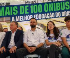 O governador Calos Massa Ratinho Junior iniciou nesta segunda-feira (10) a entrega dos 209 novos ônibus escolares adquiridos para uso no programa Caminho da Escola.