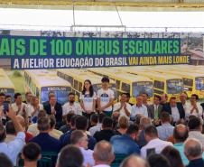 O governador Calos Massa Ratinho Junior iniciou nesta segunda-feira (10) a entrega dos 209 novos ônibus escolares adquiridos para uso no programa Caminho da Escola.