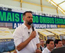 O governador Calos Massa Ratinho Junior iniciou nesta segunda-feira (10) a entrega dos 209 novos ônibus escolares adquiridos para uso no programa Caminho da Escola.