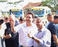 O governador Calos Massa Ratinho Junior iniciou nesta segunda-feira (10) a entrega dos 209 novos ônibus escolares adquiridos para uso no programa Caminho da Escola.