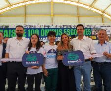 O governador Calos Massa Ratinho Junior iniciou nesta segunda-feira (10) a entrega dos 209 novos ônibus escolares adquiridos para uso no programa Caminho da Escola.