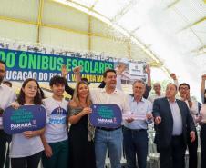 O governador Calos Massa Ratinho Junior iniciou nesta segunda-feira (10) a entrega dos 209 novos ônibus escolares adquiridos para uso no programa Caminho da Escola.