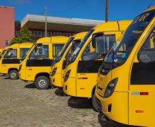 O governador Calos Massa Ratinho Junior iniciou nesta segunda-feira (10) a entrega dos 209 novos ônibus escolares adquiridos para uso no programa Caminho da Escola.