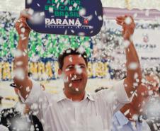 O governador Calos Massa Ratinho Junior iniciou nesta segunda-feira (10) a entrega dos 209 novos ônibus escolares adquiridos para uso no programa Caminho da Escola.