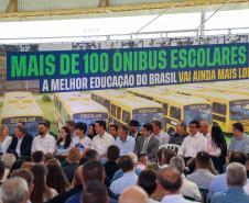 O governador Calos Massa Ratinho Junior iniciou nesta segunda-feira (10) a entrega dos 209 novos ônibus escolares adquiridos para uso no programa Caminho da Escola.