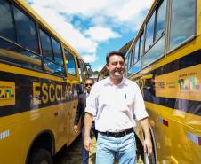 O governador Calos Massa Ratinho Junior iniciou nesta segunda-feira (10) a entrega dos 209 novos ônibus escolares adquiridos para uso no programa Caminho da Escola.