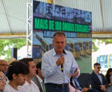 O governador Calos Massa Ratinho Junior iniciou nesta segunda-feira (10) a entrega dos 209 novos ônibus escolares adquiridos para uso no programa Caminho da Escola.
