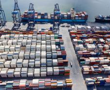 Exportações paranaenses chegam a 167 países e somam US$ 1,45 bilhão em janeiro Foto: Claudio Neves/Portos do Paraná