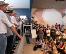 https://www.aen.pr.gov.br/Noticia/Governo-entrega-R-27-milhoes-em-equipamentos-para-colegios-agricolas-durante-o-Show-Rural
