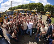 O governador Calos Massa Ratinho Junior iniciou nesta segunda-feira (10) a entrega dos 209 novos ônibus escolares adquiridos para uso no programa Caminho da Escola.