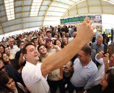 O governador Calos Massa Ratinho Junior iniciou nesta segunda-feira (10) a entrega dos 209 novos ônibus escolares adquiridos para uso no programa Caminho da Escola.