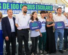 O governador Calos Massa Ratinho Junior iniciou nesta segunda-feira (10) a entrega dos 209 novos ônibus escolares adquiridos para uso no programa Caminho da Escola.