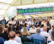 O governador Calos Massa Ratinho Junior iniciou nesta segunda-feira (10) a entrega dos 209 novos ônibus escolares adquiridos para uso no programa Caminho da Escola.