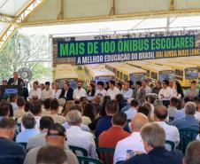 O governador Calos Massa Ratinho Junior iniciou nesta segunda-feira (10) a entrega dos 209 novos ônibus escolares adquiridos para uso no programa Caminho da Escola.