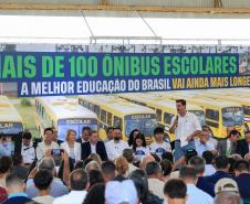 O governador Calos Massa Ratinho Junior iniciou nesta segunda-feira (10) a entrega dos 209 novos ônibus escolares adquiridos para uso no programa Caminho da Escola.