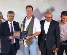 O governador Carlos Massa Ratinho Junior participou nesta sexta-feira (21), em Campina Grande do Sul, na Região Metropolitana de Curitiba, do lançamento da pedra fundamental da primeira fábrica de nanofertilizantes do Brasil.