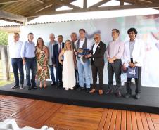 O governador Carlos Massa Ratinho Junior participou nesta sexta-feira (21), em Campina Grande do Sul, na Região Metropolitana de Curitiba, do lançamento da pedra fundamental da primeira fábrica de nanofertilizantes do Brasil.