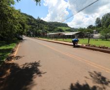 Asfalto Novo na cidade de Salgado Filho. Foto: Geraldo Bubniak/AEN