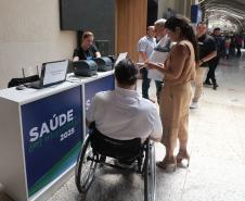 O governador Carlos Massa Ratinho Junior anunciou nesta quinta-feira (13) a liberação de R$ 1,2 bilhão para a saúde pública do Estado, durante o evento Saúde em Movimento, em Foz do Iguaçu, na região Oeste.
