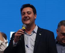 O governador Carlos Massa Ratinho Junior anunciou nesta quinta-feira (13) a liberação de R$ 1,2 bilhão para a saúde pública do Estado, durante o evento Saúde em Movimento, em Foz do Iguaçu, na região Oeste.