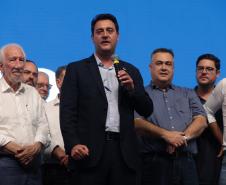 O governador Carlos Massa Ratinho Junior anunciou nesta quinta-feira (13) a liberação de R$ 1,2 bilhão para a saúde pública do Estado, durante o evento Saúde em Movimento, em Foz do Iguaçu, na região Oeste.