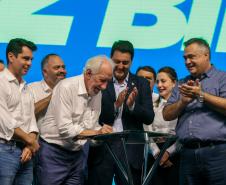 O governador Carlos Massa Ratinho Junior anunciou nesta quinta-feira (13) a liberação de R$ 1,2 bilhão para a saúde pública do Estado, durante o evento Saúde em Movimento, em Foz do Iguaçu, na região Oeste.