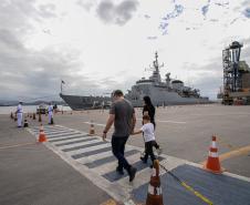 90 anos do Porto de Paranaguá: navio de guerra da Marinha recebe visitantes no Litoral