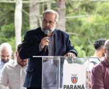 Curitiba, 20 de março de 2025 - O governador Carlos Massa Ratinho Junior participa da soltura de peixes no Parque Passauna, dentro do programa Rio Vivo. Foto: Roberto Dziura Jr/AEN