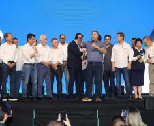 O governador Carlos Massa Ratinho Junior anunciou nesta quinta-feira (13) a liberação de R$ 1,2 bilhão para a saúde pública do Estado, durante o evento Saúde em Movimento, em Foz do Iguaçu, na região Oeste.