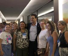 O governador Carlos Massa Ratinho Junior anunciou nesta quinta-feira (13) a liberação de R$ 1,2 bilhão para a saúde pública do Estado, durante o evento Saúde em Movimento, em Foz do Iguaçu, na região Oeste.