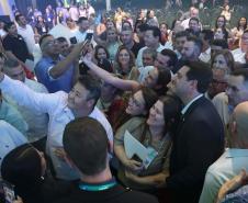 O governador Carlos Massa Ratinho Junior anunciou nesta quinta-feira (13) a liberação de R$ 1,2 bilhão para a saúde pública do Estado, durante o evento Saúde em Movimento, em Foz do Iguaçu, na região Oeste.