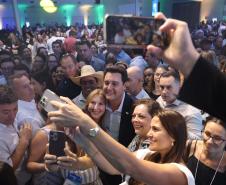 O governador Carlos Massa Ratinho Junior anunciou nesta quinta-feira (13) a liberação de R$ 1,2 bilhão para a saúde pública do Estado, durante o evento Saúde em Movimento, em Foz do Iguaçu, na região Oeste.
