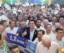 O governador Carlos Massa Ratinho Junior anunciou nesta quinta-feira (13) a liberação de R$ 1,2 bilhão para a saúde pública do Estado, durante o evento Saúde em Movimento, em Foz do Iguaçu, na região Oeste.