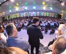 O governador Carlos Massa Ratinho Junior anunciou nesta quinta-feira (13) a liberação de R$ 1,2 bilhão para a saúde pública do Estado, durante o evento Saúde em Movimento, em Foz do Iguaçu, na região Oeste.