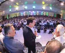 O governador Carlos Massa Ratinho Junior anunciou nesta quinta-feira (13) a liberação de R$ 1,2 bilhão para a saúde pública do Estado, durante o evento Saúde em Movimento, em Foz do Iguaçu, na região Oeste.