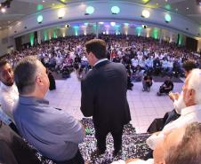 O governador Carlos Massa Ratinho Junior anunciou nesta quinta-feira (13) a liberação de R$ 1,2 bilhão para a saúde pública do Estado, durante o evento Saúde em Movimento, em Foz do Iguaçu, na região Oeste.