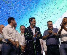 O governador Carlos Massa Ratinho Junior anunciou nesta quinta-feira (13) a liberação de R$ 1,2 bilhão para a saúde pública do Estado, durante o evento Saúde em Movimento, em Foz do Iguaçu, na região Oeste.