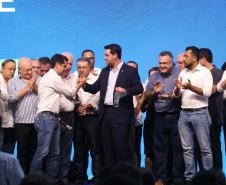 O governador Carlos Massa Ratinho Junior anunciou nesta quinta-feira (13) a liberação de R$ 1,2 bilhão para a saúde pública do Estado, durante o evento Saúde em Movimento, em Foz do Iguaçu, na região Oeste.