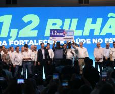O governador Carlos Massa Ratinho Junior anunciou nesta quinta-feira (13) a liberação de R$ 1,2 bilhão para a saúde pública do Estado, durante o evento Saúde em Movimento, em Foz do Iguaçu, na região Oeste.
