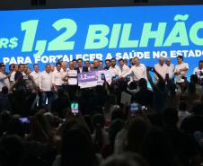 O governador Carlos Massa Ratinho Junior anunciou nesta quinta-feira (13) a liberação de R$ 1,2 bilhão para a saúde pública do Estado, durante o evento Saúde em Movimento, em Foz do Iguaçu, na região Oeste.