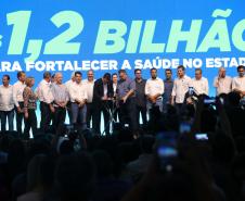 O governador Carlos Massa Ratinho Junior anunciou nesta quinta-feira (13) a liberação de R$ 1,2 bilhão para a saúde pública do Estado, durante o evento Saúde em Movimento, em Foz do Iguaçu, na região Oeste.