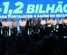 O governador Carlos Massa Ratinho Junior anunciou nesta quinta-feira (13) a liberação de R$ 1,2 bilhão para a saúde pública do Estado, durante o evento Saúde em Movimento, em Foz do Iguaçu, na região Oeste.